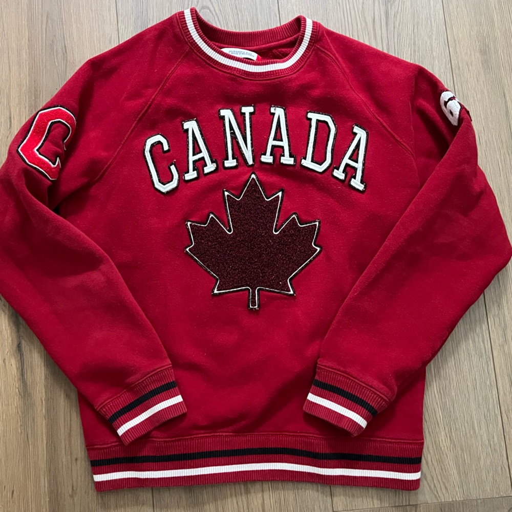 Hudson Bay Canada Sweater Medium Red